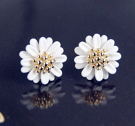 Creative small daisy flower earrings South Korea imported earrings