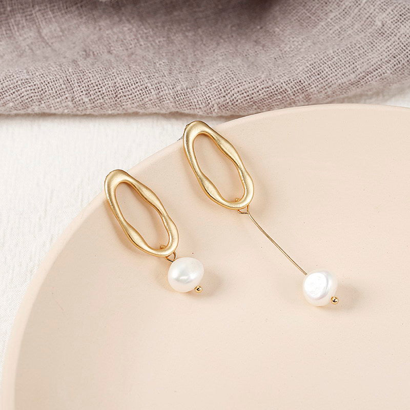 European And American Style Asymmetric Alloy Pearl Earrings