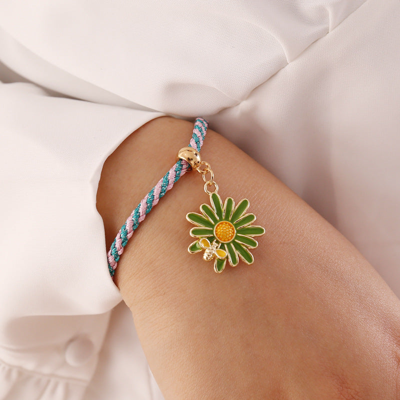 Personality Creative Twist Rope Bracelet with Small Daisy and Bee Pendant