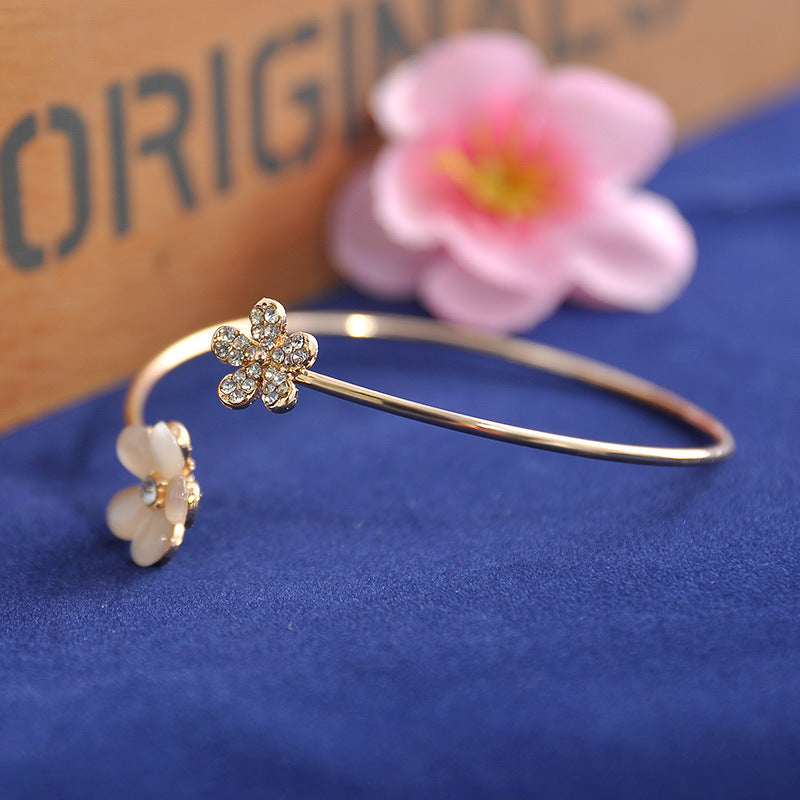 Small daisy  bracelet