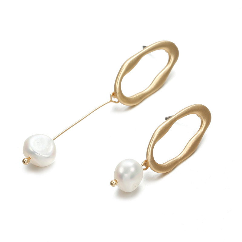 European And American Style Asymmetric Alloy Pearl Earrings