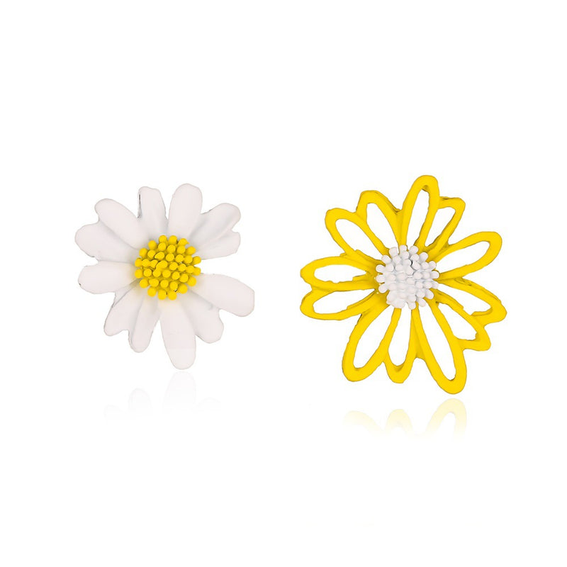 Hollow Asymmetric Small Daisy Earrings