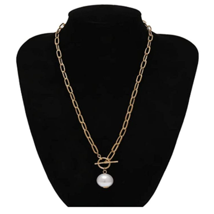 Large imitation pearl pendant in Gothic style