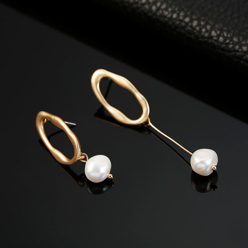 European And American Style Asymmetric Alloy Pearl Earrings