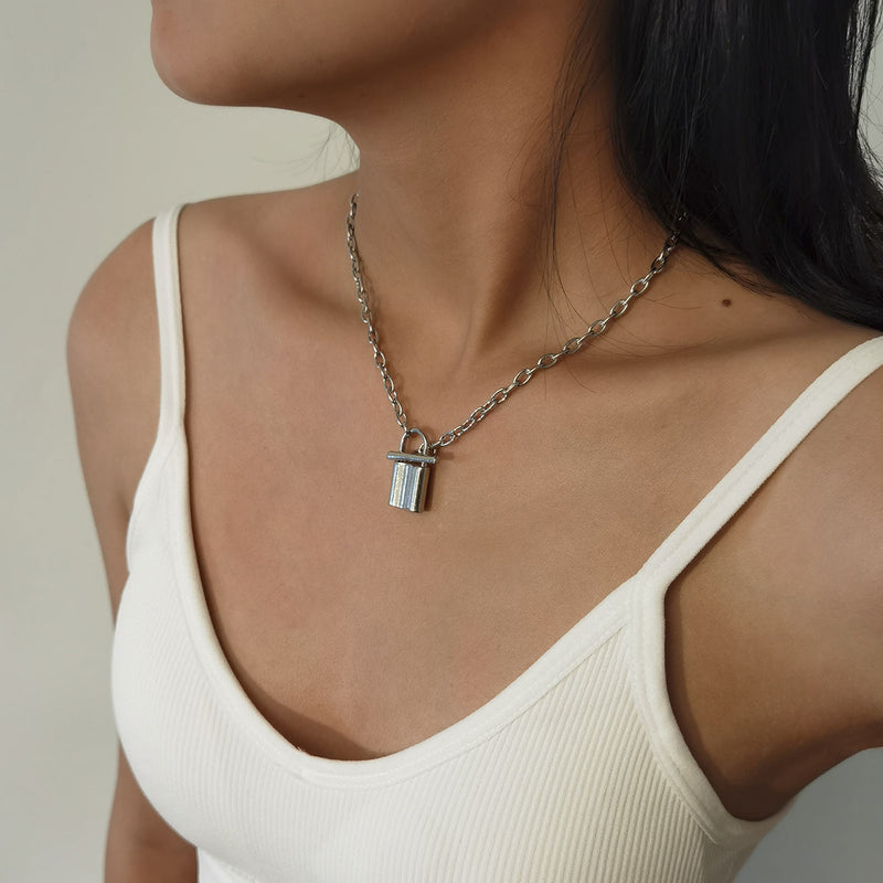 New versatile lock chain necklace
