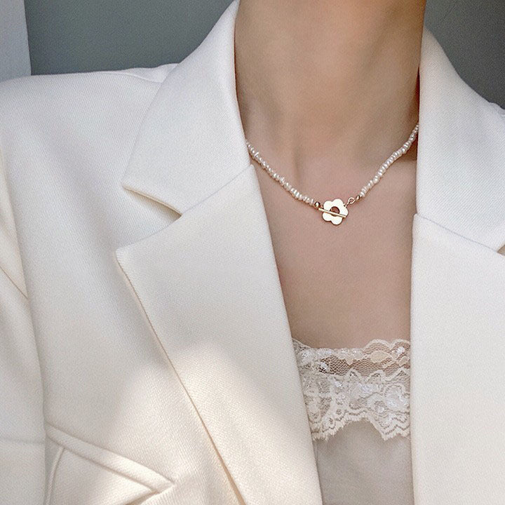 Floral Buckle Pearl Necklace Clavicle Chain