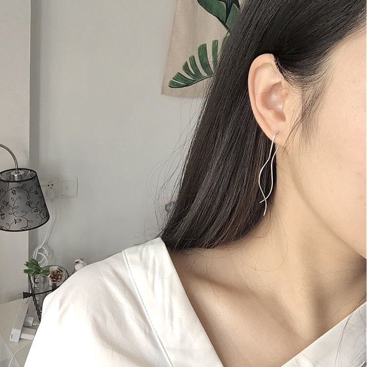 Tassel earrings ear line