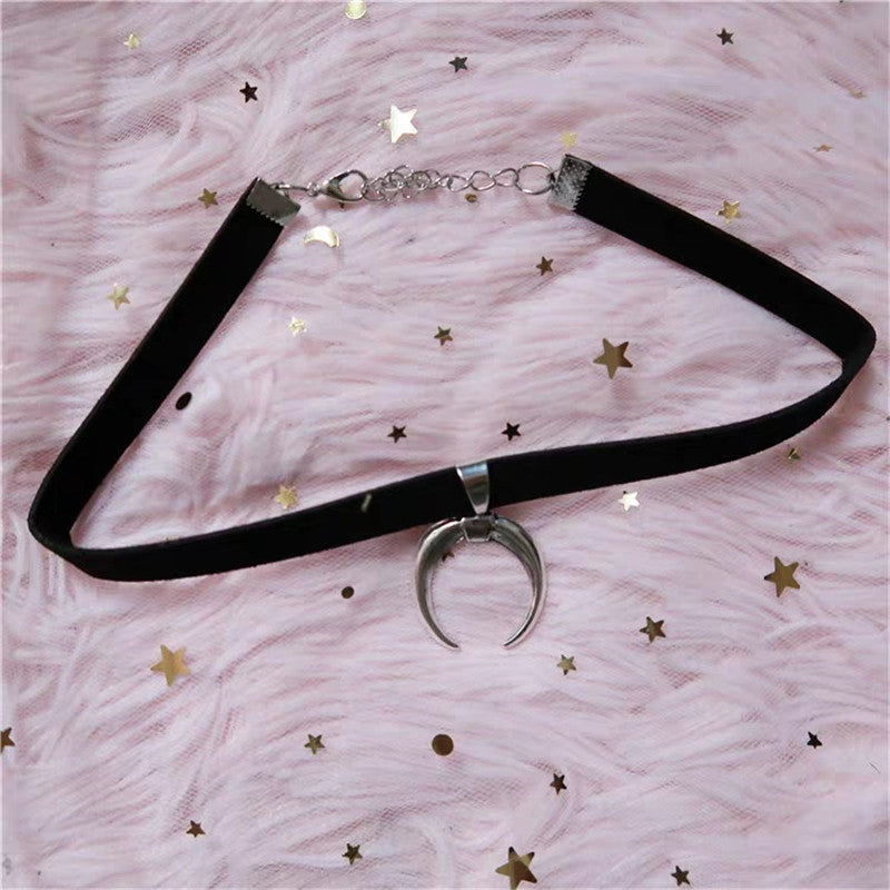 European And American Fashion Style Necklace Short Clavicle Necklace Crescent