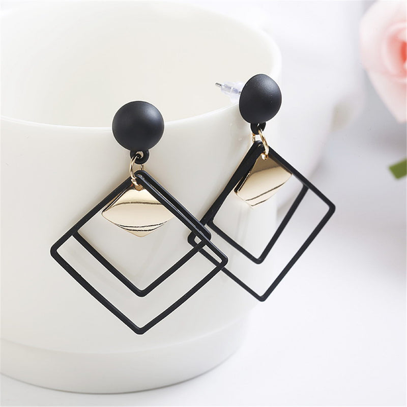 Korean Elegant Long Hanging Earrings for Women Simple Hollow Hyperbole Earings Metal Triangle Jewelry Personality Drop Ear Ring