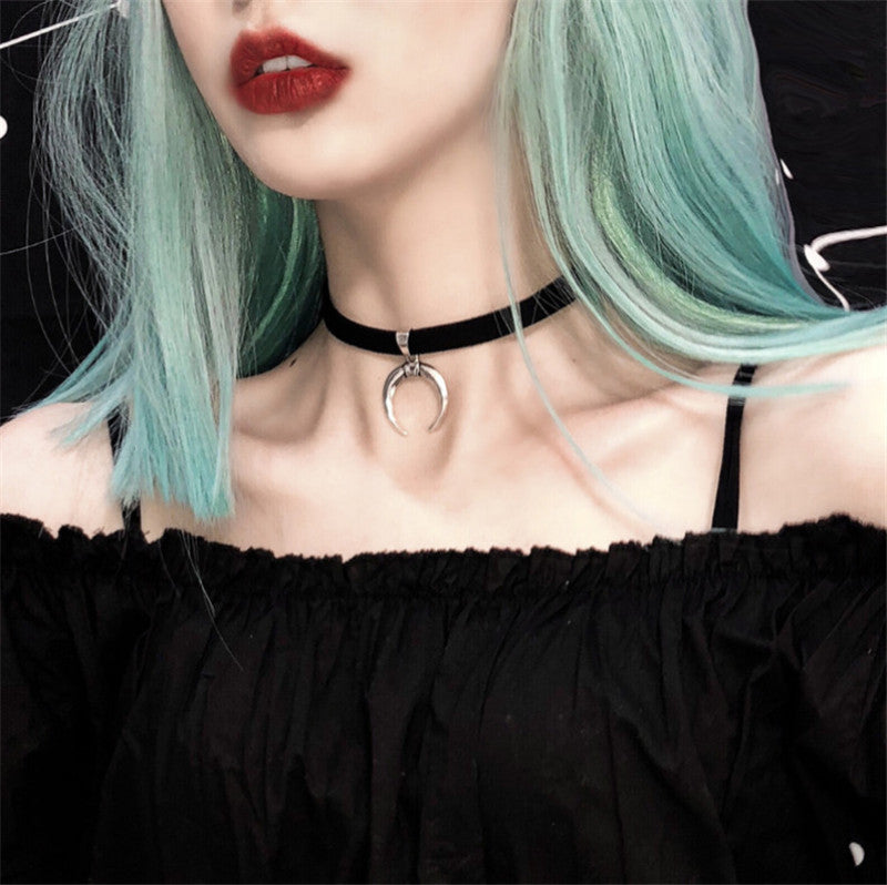 European And American Fashion Style Necklace Short Clavicle Necklace Crescent