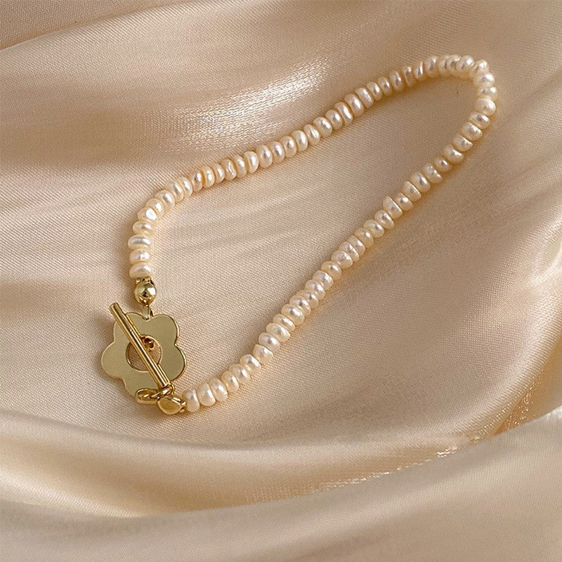 Floral Buckle Pearl Necklace Clavicle Chain