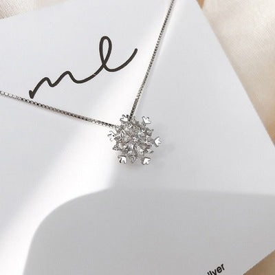 Fashion Flash Diamond Snowflake Pendant Necklace Niche Design Sense