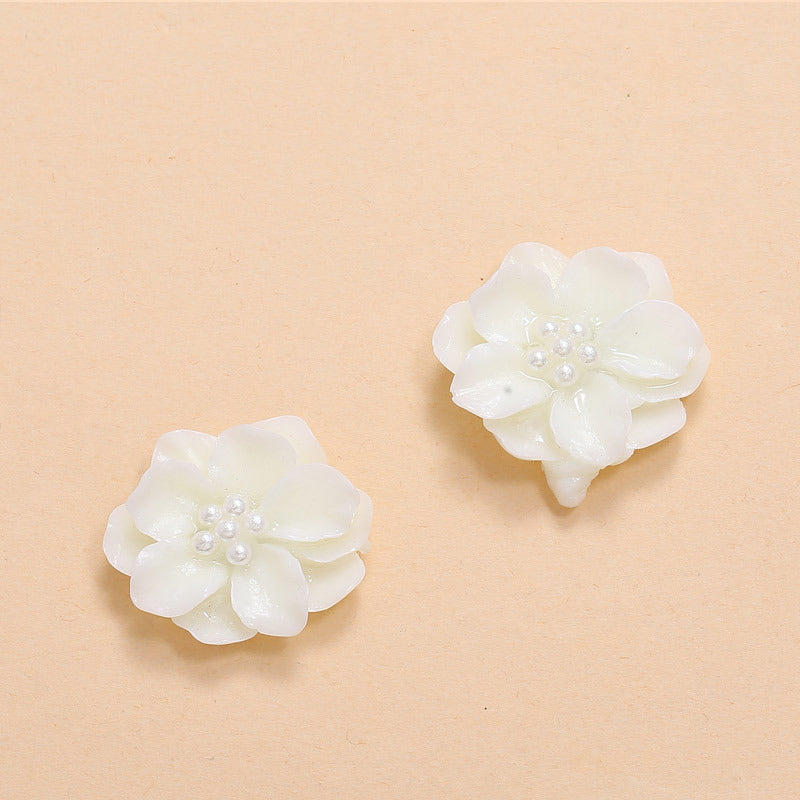 Simple Temperament Small Fresh White Pearl Earrings