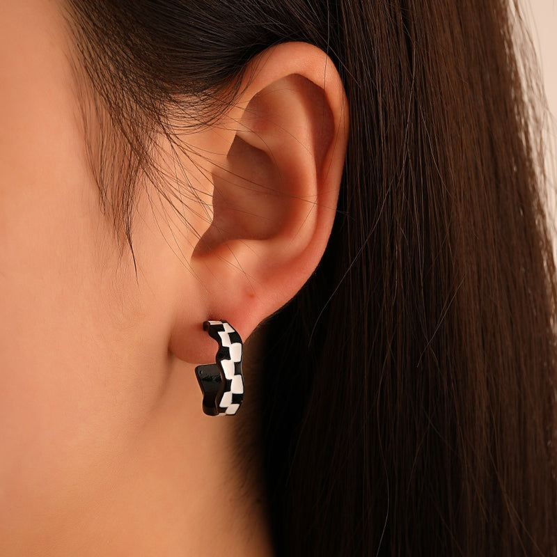 Retro Temperament Dripping Oil Black And White Checkerboard Earrings Ins Net Red