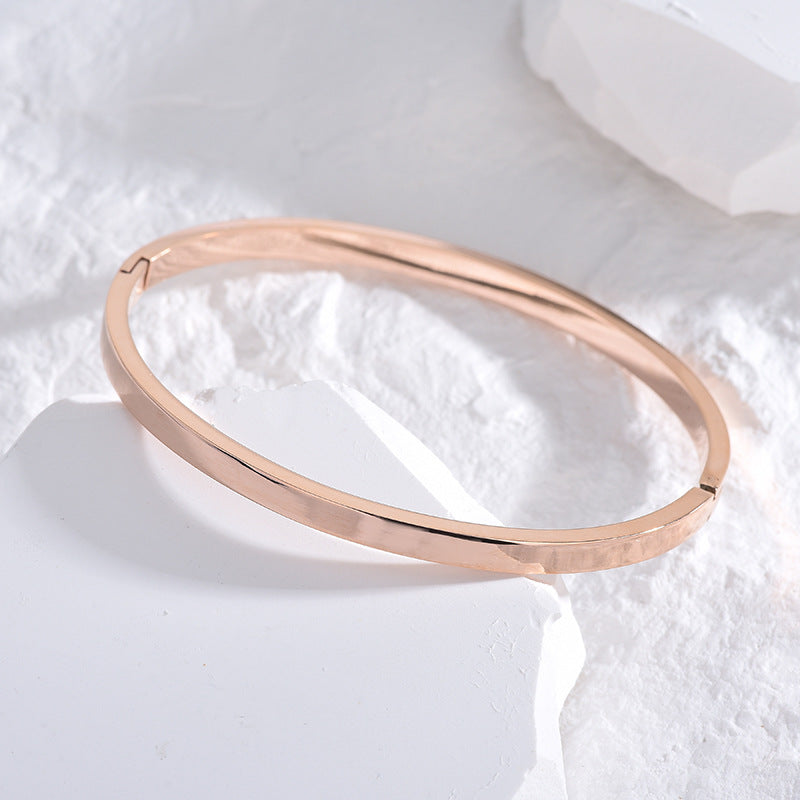 Small Snap Buckle Oval Bracelet In Titanium And Rose Gold