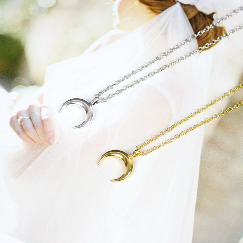 Female Clavicle Chain Environmentally Friendly Electroplating Crescent Pendant Necklace