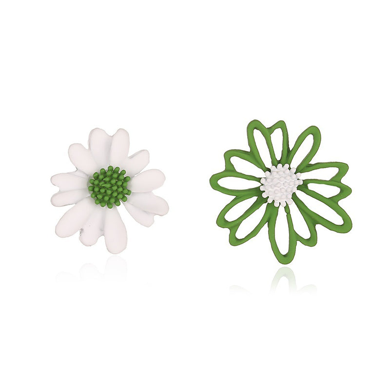 Hollow Asymmetric Small Daisy Earrings