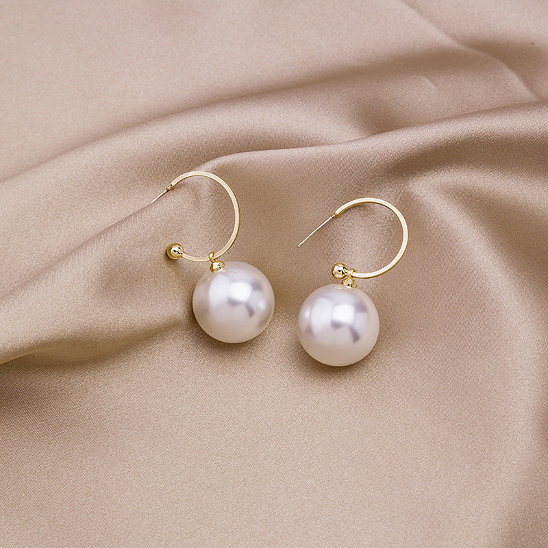 Fashion Simple Women's Pearl Alloy Earrings