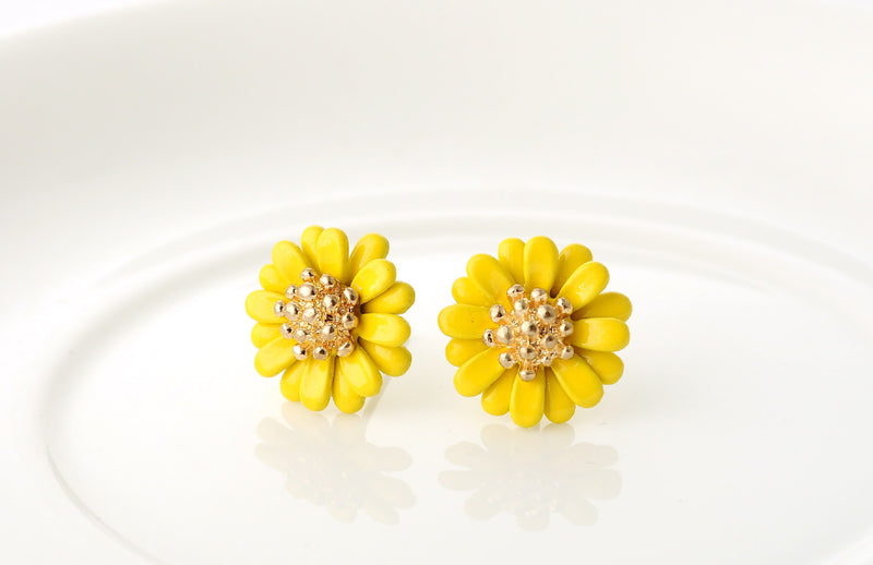 Creative Sweet Little Daisy Alloy Earrings