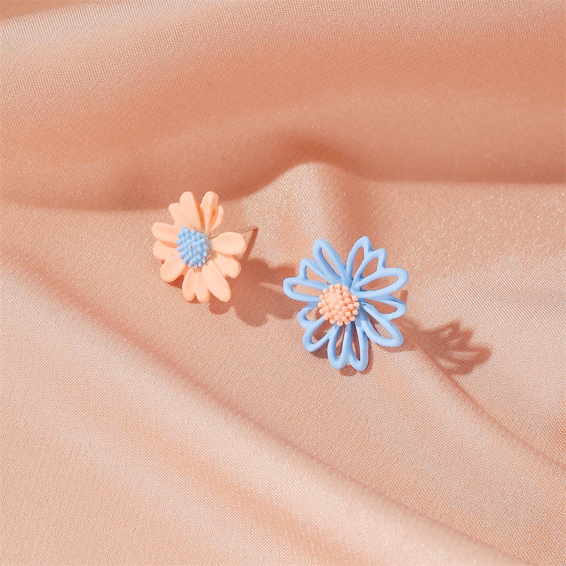 Hollow Asymmetric Small Daisy Earrings